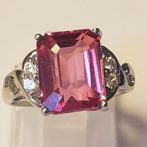 NWOT New Host Pick 🌟Stunning Padparadsha Lab Created Sapphire Ring